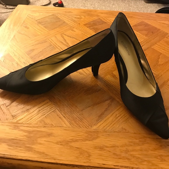 Liz Clairborne 1.5 inch heel, sz 8.5 - Picture 1 of 3